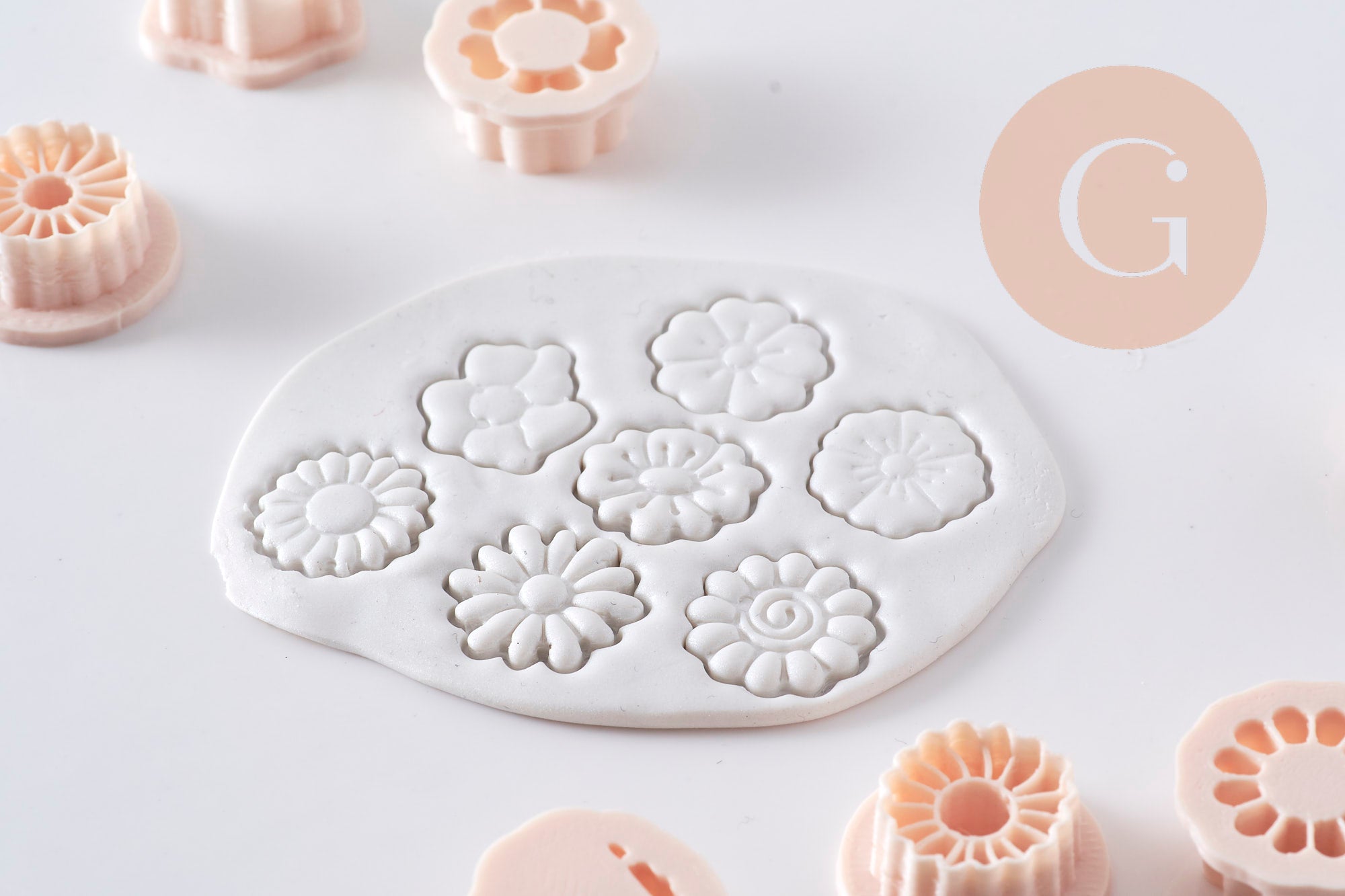 Emporte-Pièce Pâte polymère Fleur créole interchangeable au choix 17-20mm, x1 (G10995)