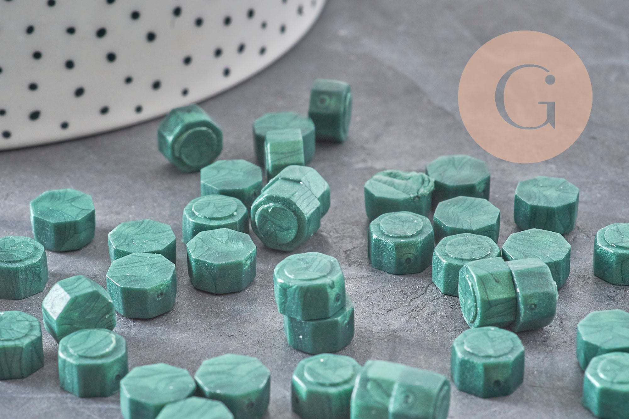 Granulés cire vert foncé à cacheter, fourniture création de sceaux personnalisés pour sceaux et invitations de mariage DIY, x100 (G4128)