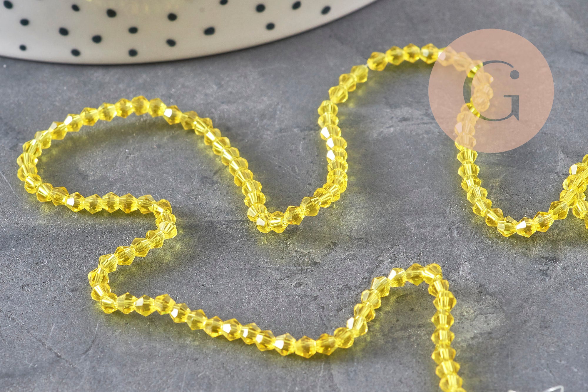 Perles cristal toupies à facette jaune transparent 3-3.3mm, x1 fil de 38cm (G11110)