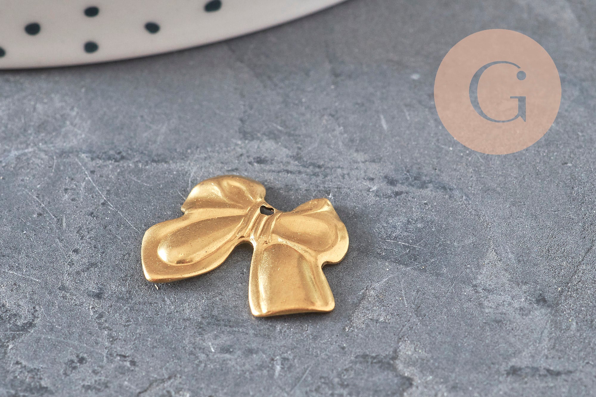 Bow tie pendant raw brass 17mm, x1 (G10167)