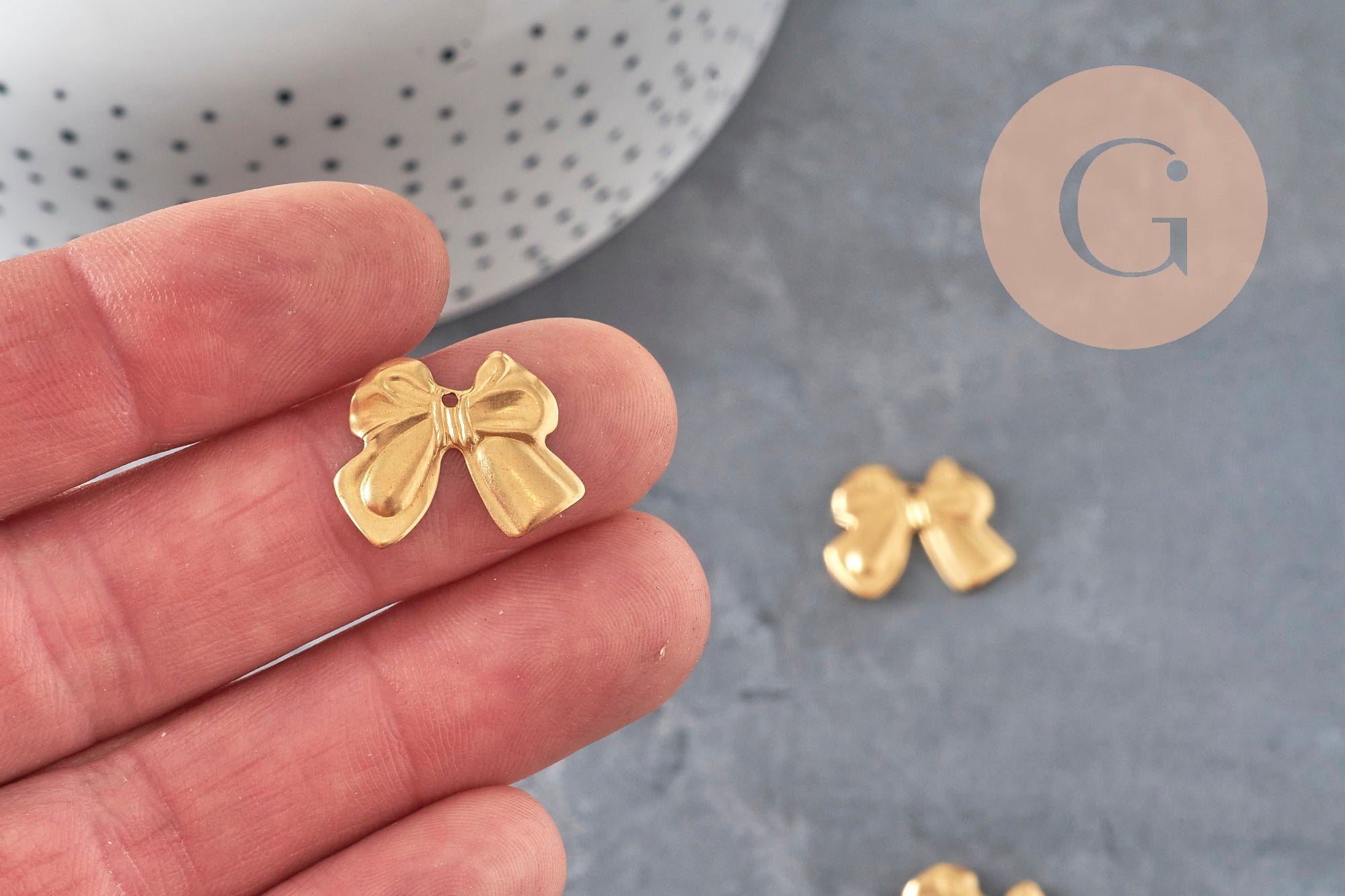 Bow tie pendant raw brass 17mm, x1 (G10167)