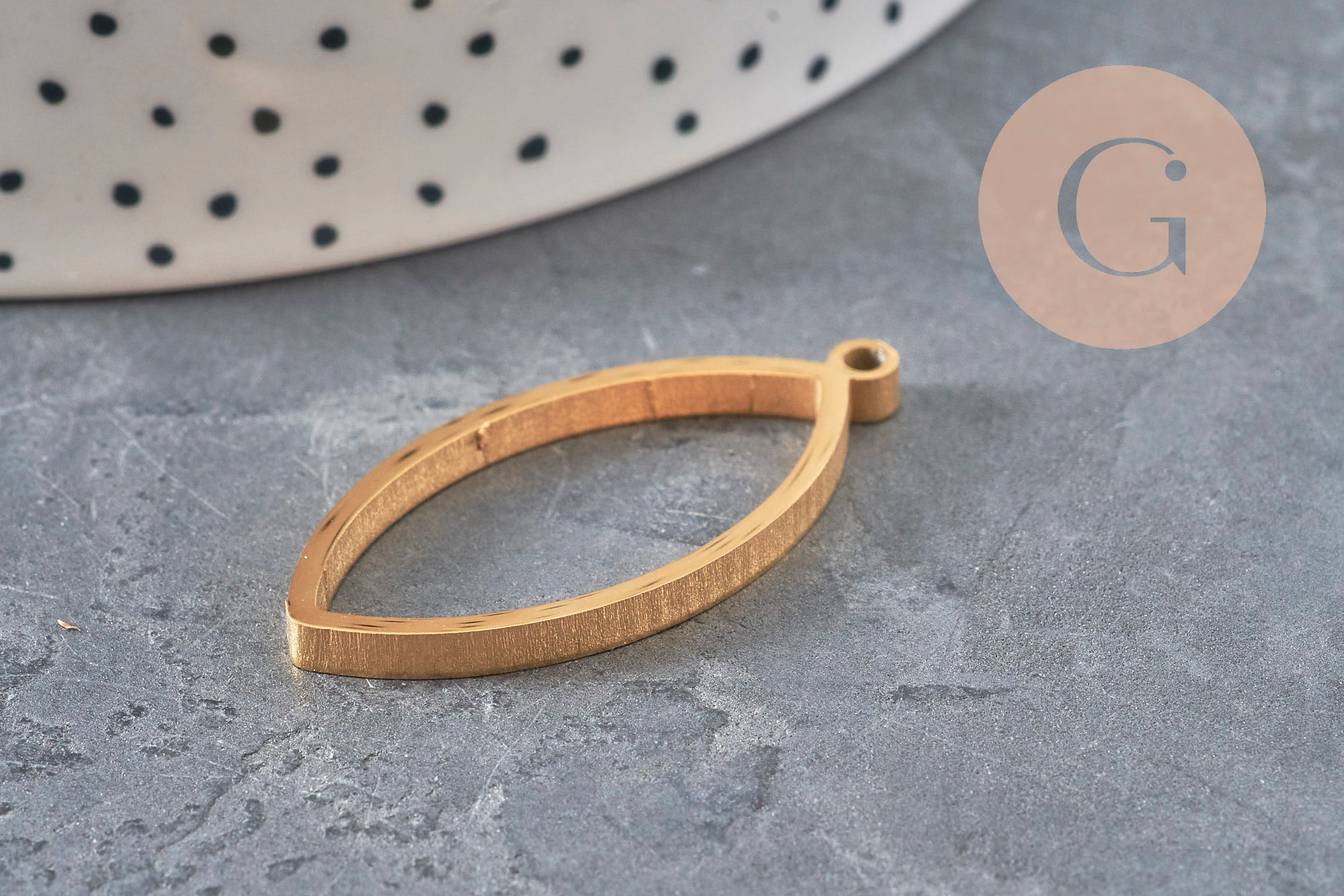 Oblong droplet pendant, 304 gold IP stainless steel, open back, 38mm, x1 VALID