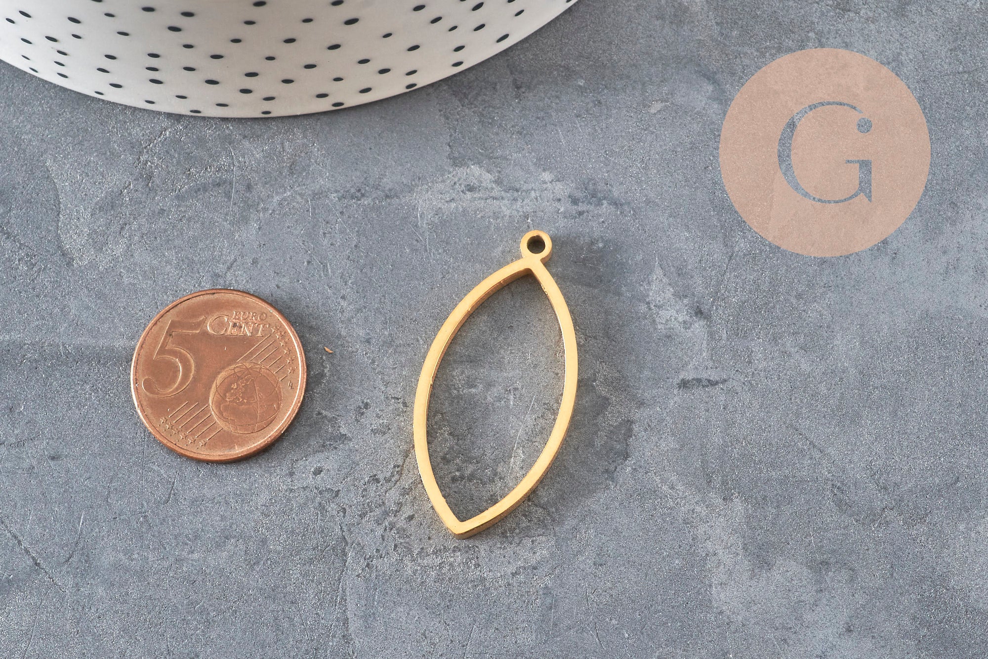 Oblong droplet pendant, 304 gold IP stainless steel, open back, 38mm, x1 VALID