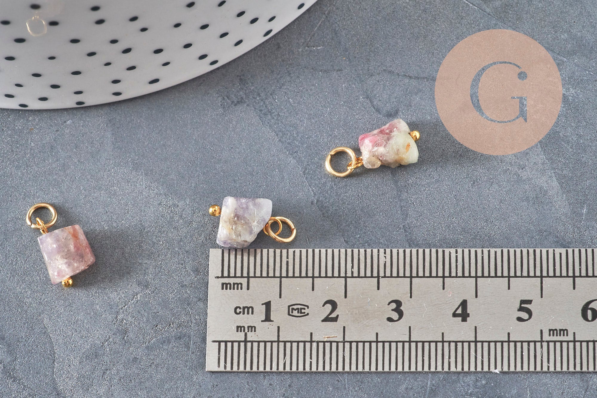 Natural tourmaline cube charm, gold-plated brass, 11.5mm, x1 VALID
