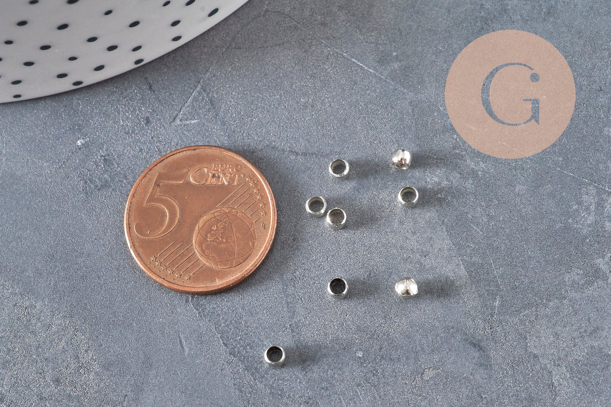 Perlas de aplastar de latón platino 3x2mm, x2 gramos VÁLIDO