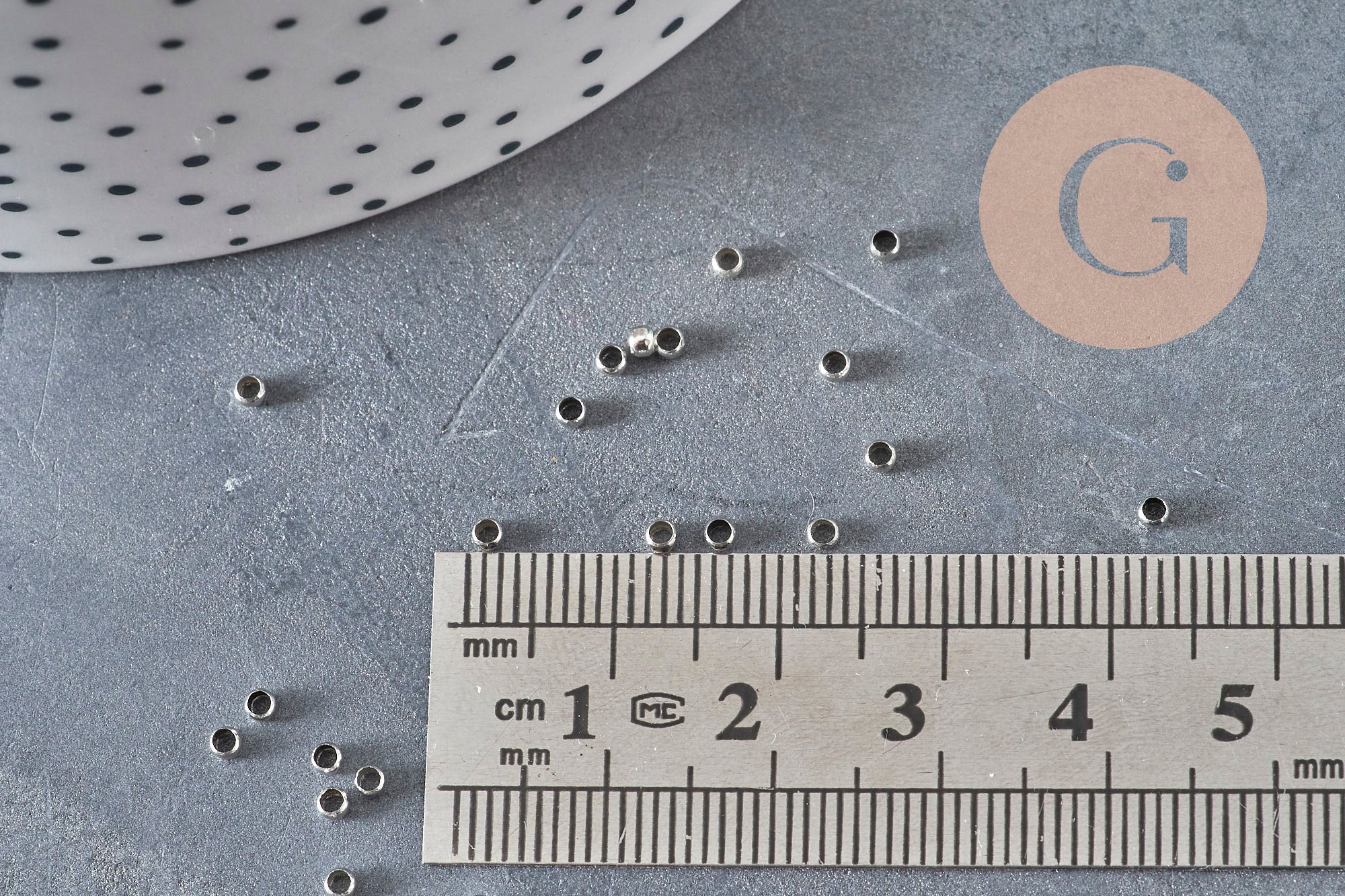 Cuentas aplastables latón platino 2x1.2mm, x1 gramo VÁLIDO
