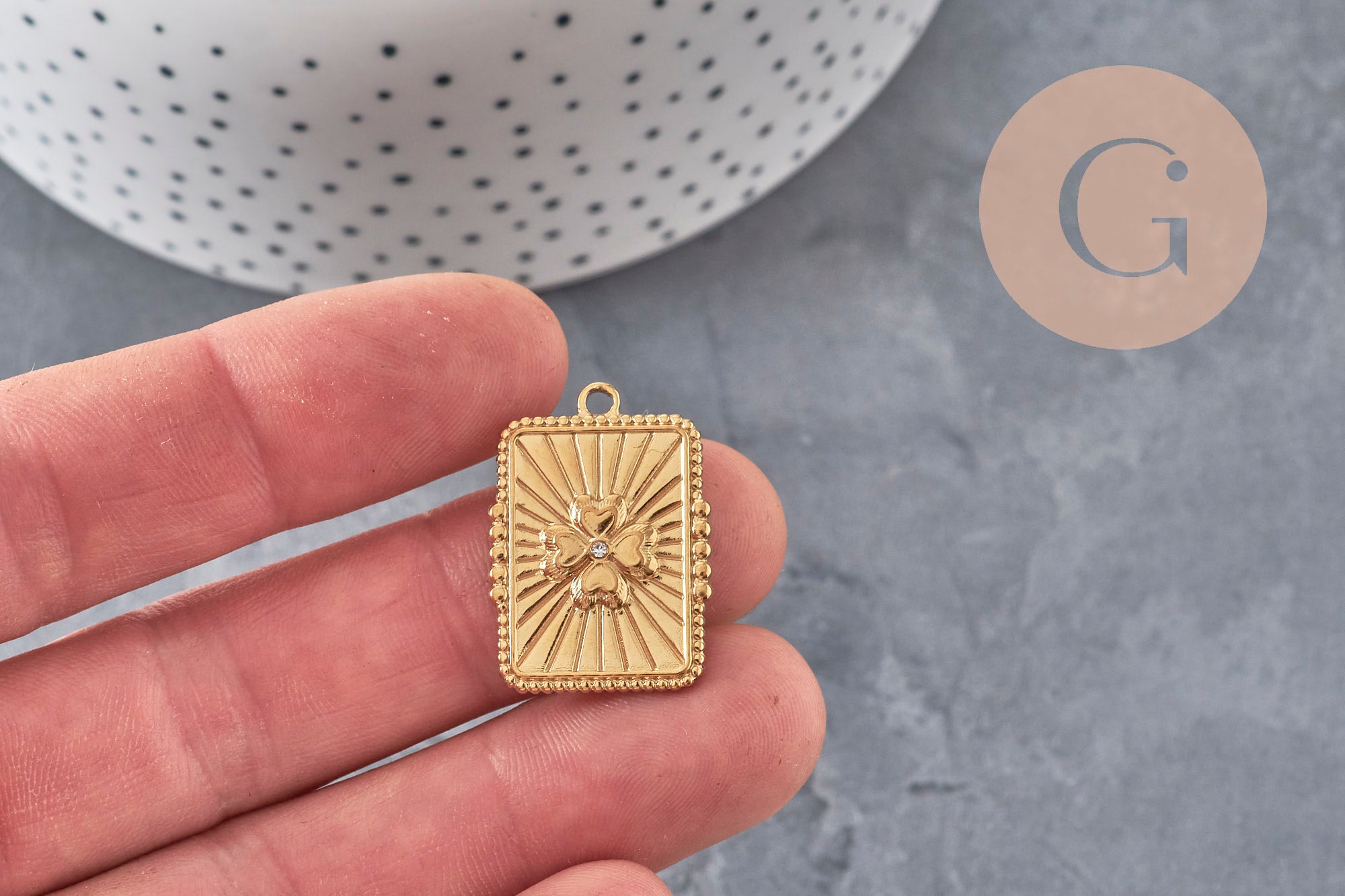 Pendentif rectangle trèfle 4 feuilles acier doré zircon 25mm, x1 (G11276)