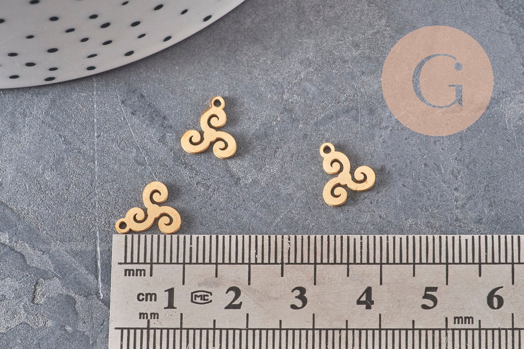 Colgante trisquel acero inoxidable 304 chapado en oro de 18 quilates 10 mm, x1 VÁLIDO