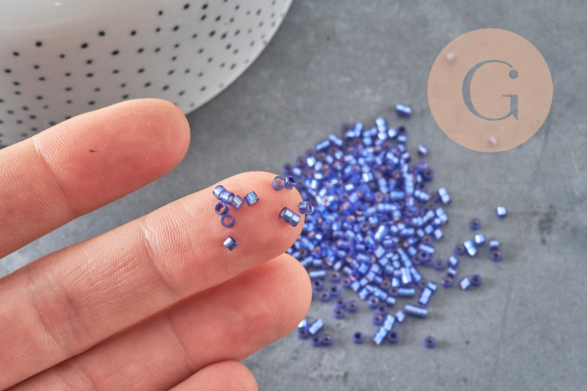 Perles rocaille tube verre bleu silver lined 2.5mm, x1 sachet de 8g (G11400)-Perles-Gingerlily Perles