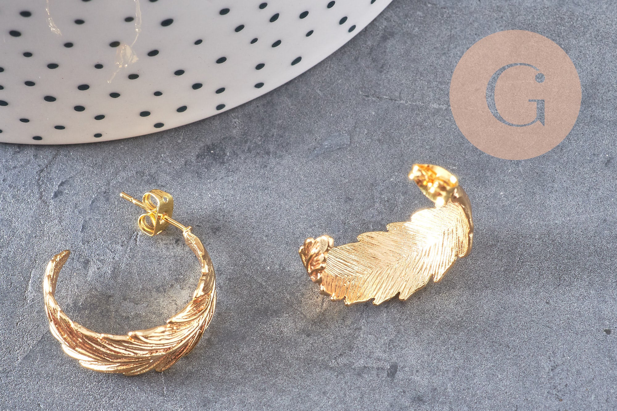 Boucles créoles feuille laiton doré 18k 24mm, la paire (G0916)