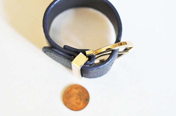 Bracelet cuir marine réglable boucle dorée 25.5mm, x1 (G2494)