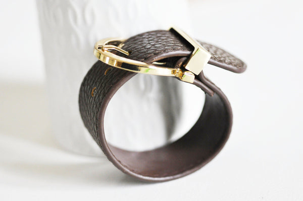 Bracelet cuir marron réglable boucle dorée 25.5mm, x1 (G8494)