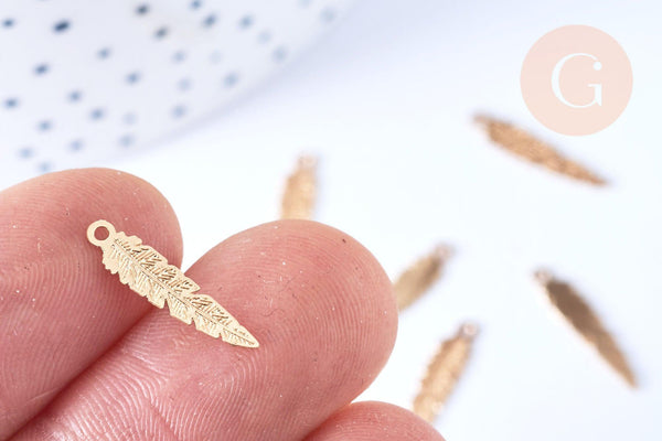 Breloque Plume laiton doré 17mm, création bijou doré fantaisie, x10 (G7134)