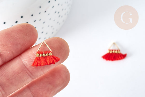 Breloque Pompon rouge polyestère laiton doré 15mm,décoration pompon, pompon boucles,fabrication bijoux bohème, x1 (G8218)
