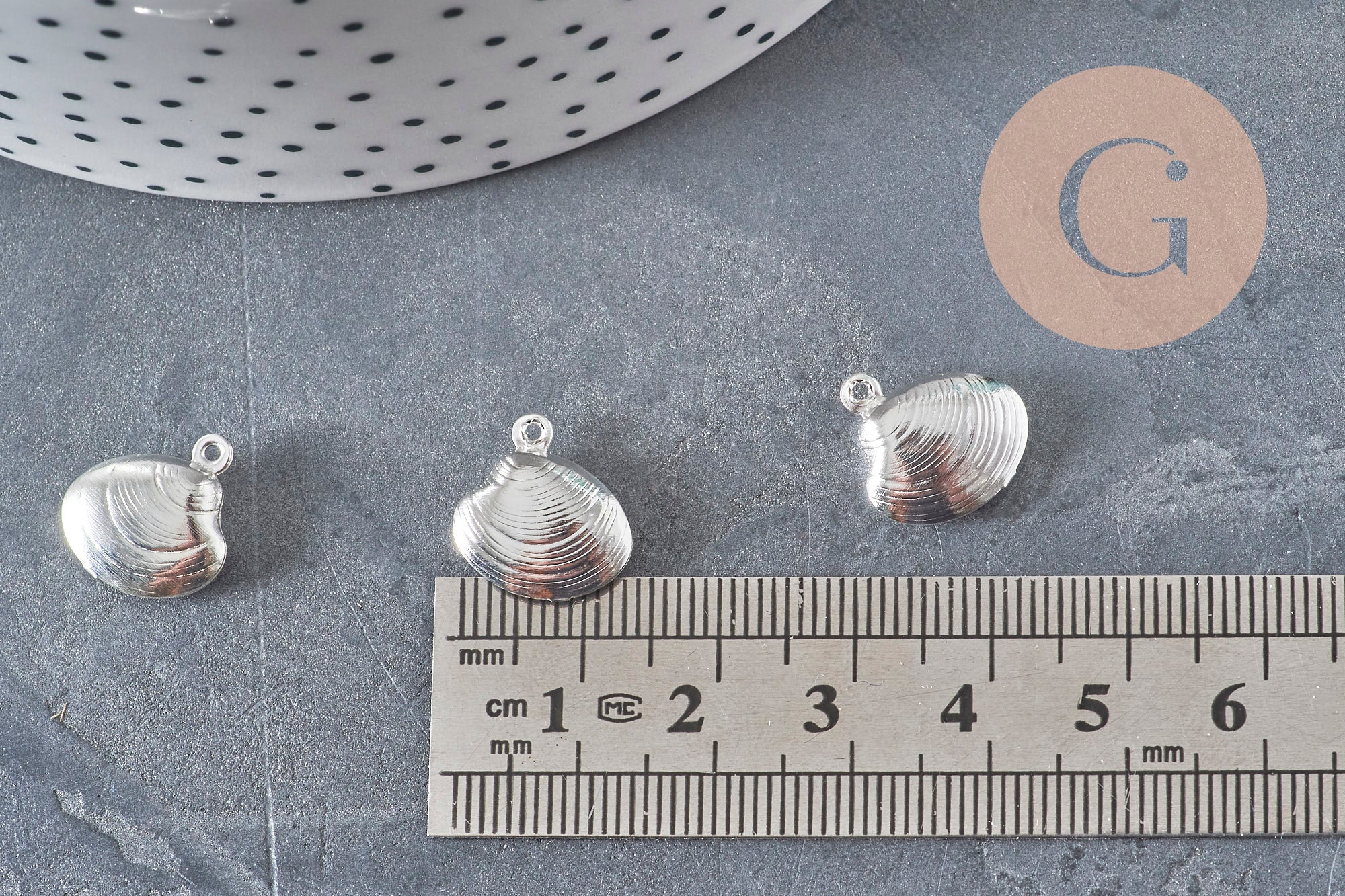 Shell charm 304 stainless steel silver plated 14mm, x1 (G11270)