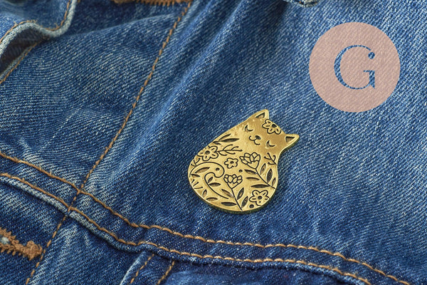 Broche chat assis gravée acier 304 inoxydable doré 35mm, x1 (G9785)