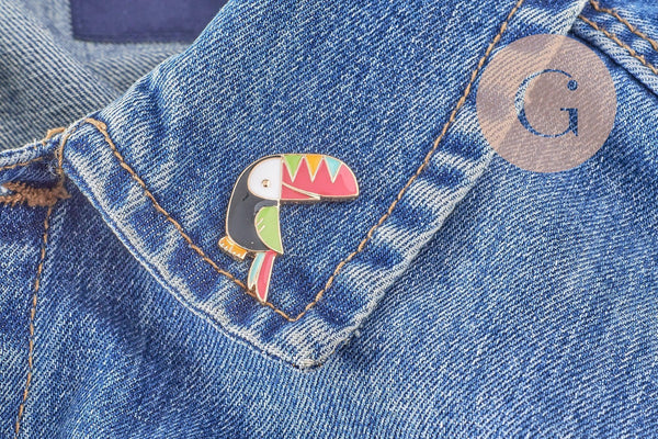 Broche pins Oiseau toucan doré émail multicolore 31x22mm,broche dorée, décoration veste, x1 (G5954)