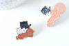Broche pins chatons noir, blanc, marron doré émail 29x30.5mm,broche dorée, décoration veste,x1 G6320