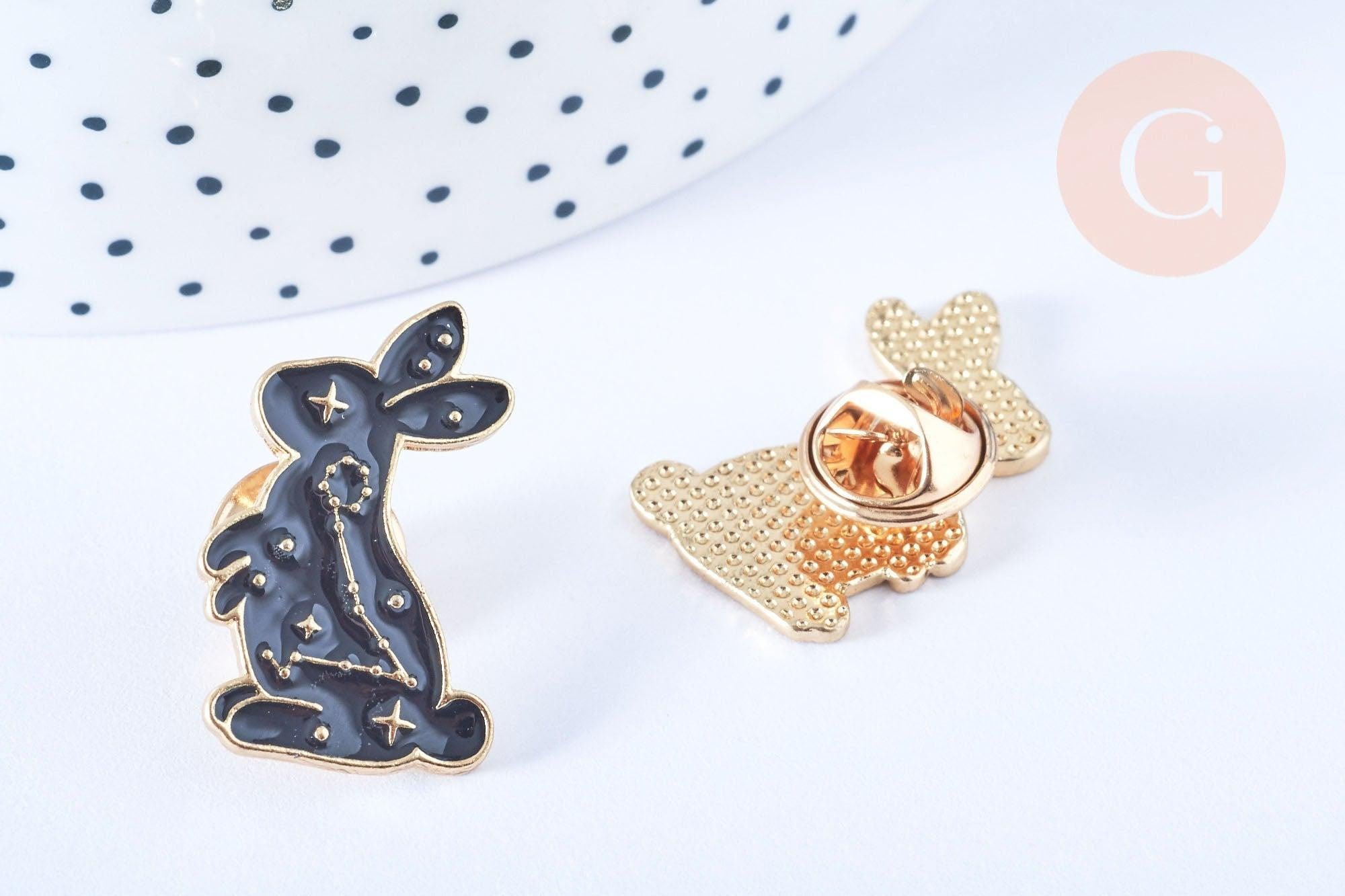 Broche pins lapin motif mystique noir doré émail 26x17mm, décoration veste, x1 (G6617)