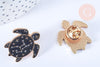 Broche pin's tortue de mer motif mystique noir doré émail 26.5mm, x1 (G6616)