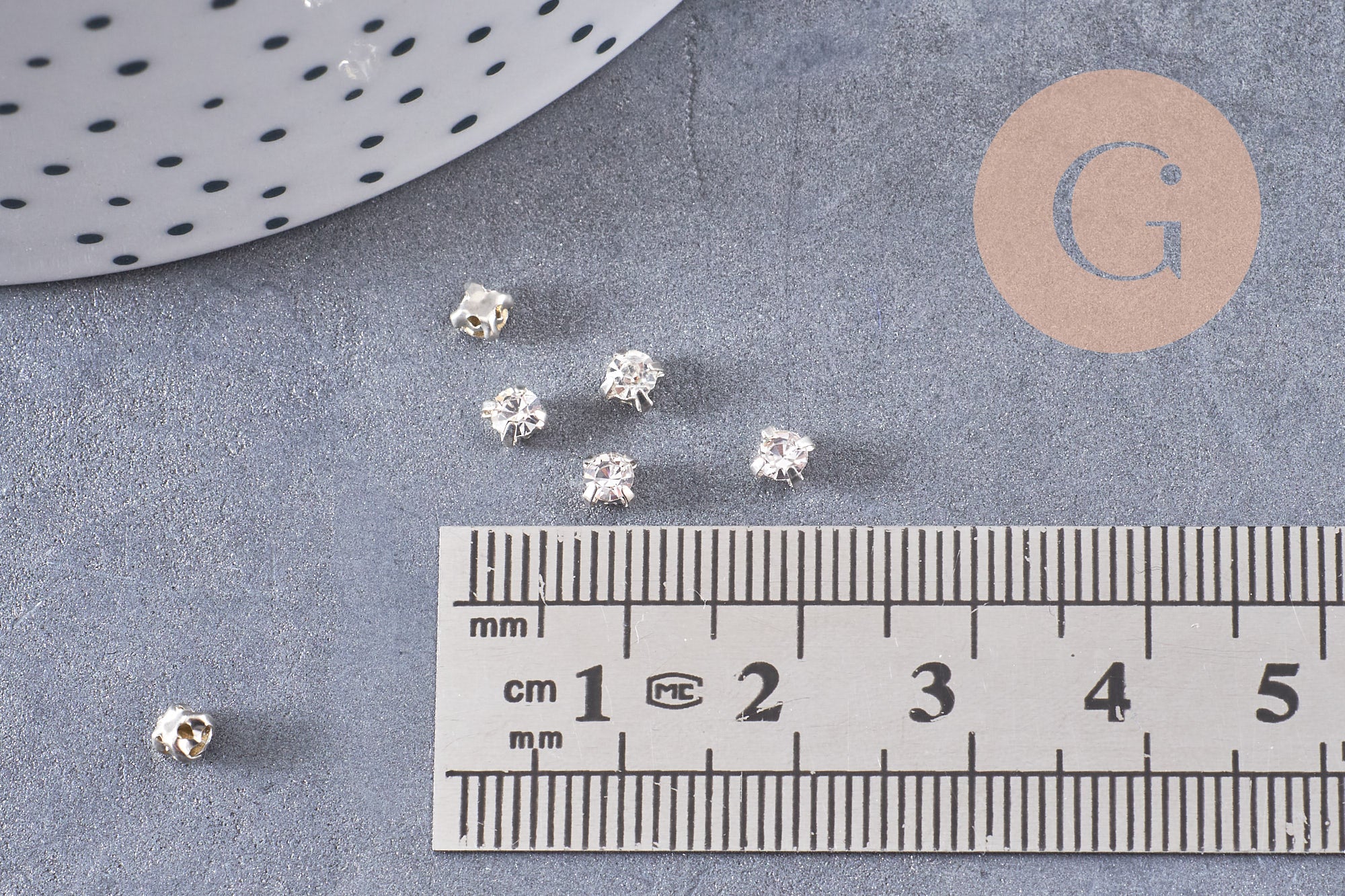 Cabochon carré cristal transparent métal platine à coudre 3mm, x50 (G0139)