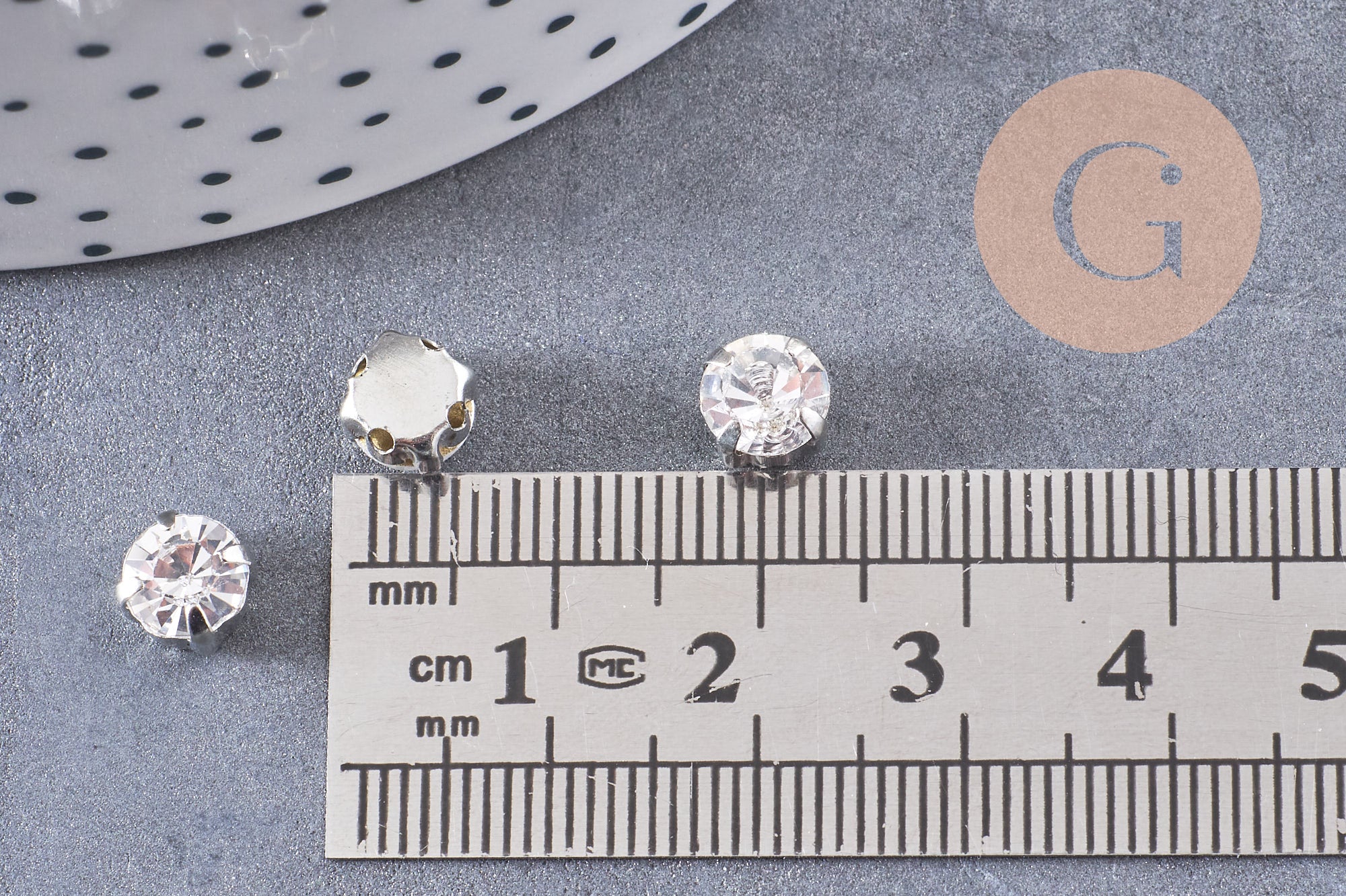 Cabochon carré cristal transparent métal platine à coudre 6x5mm, x50 (14.5gr) (G2247)