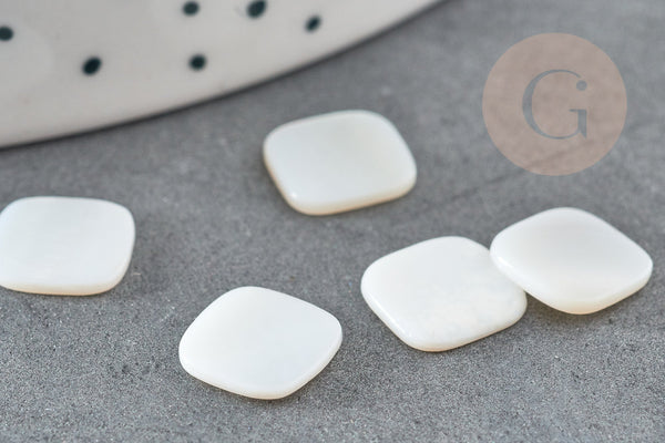 Cabochon carré nacre blanche naturelle 8.5mm, x2 (G5146)