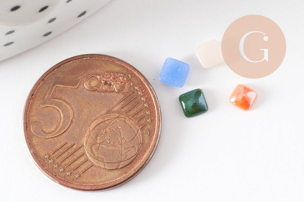 Cabochon carré verre irisé multicolore 4mm x20 (0.7g) (G1558)