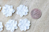 Cabochon fleur résine blanche nacrée 24mm, x2 (G4388)