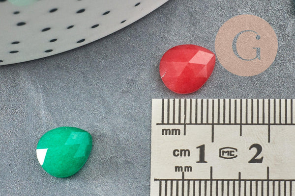Cabochon goutte jade naturel facetté multicolore 10x9mm, x1 G8596