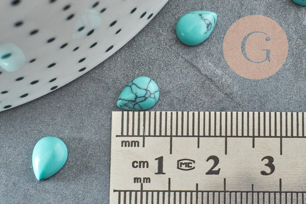 Cabochon goutte turquoise synthétique 8x6mm, x1 (G7653)