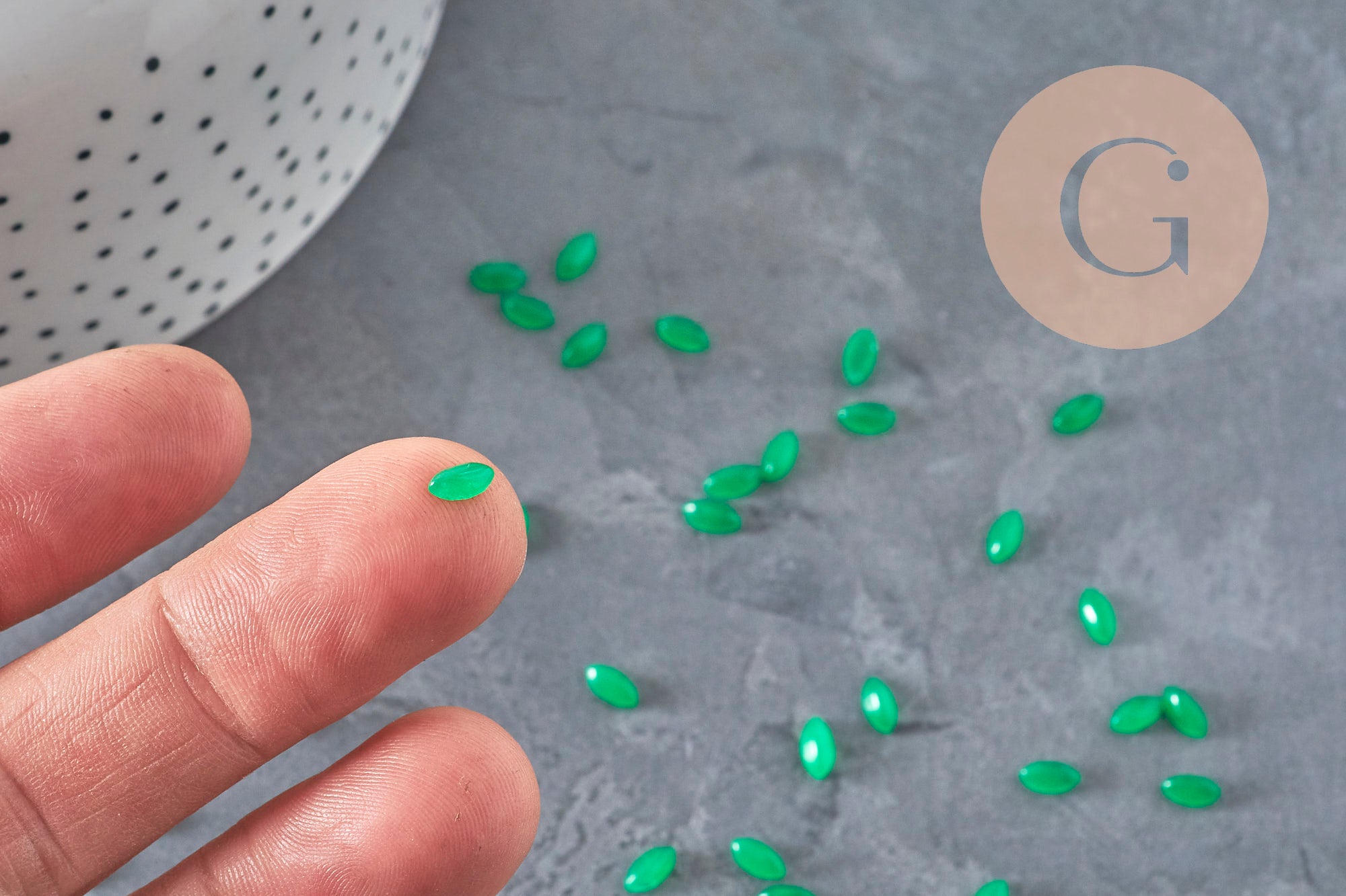 Natural green jade marquise navette cabochon 6x3mm, x1 (G11242)