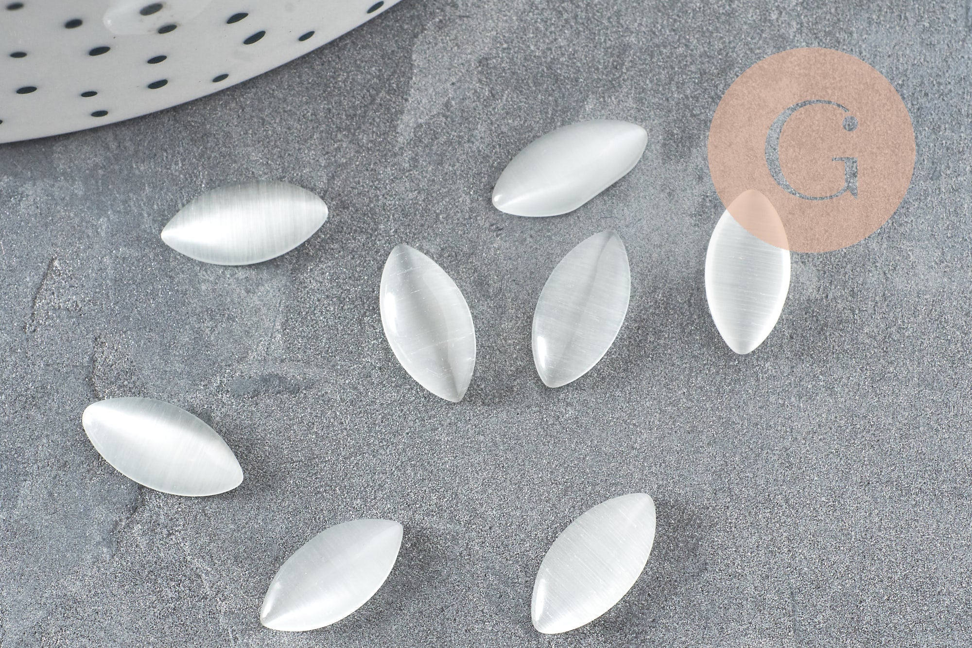 Cabochon marquise verre oeil de chat blanc 12x6mmmm, x20 (G2284)