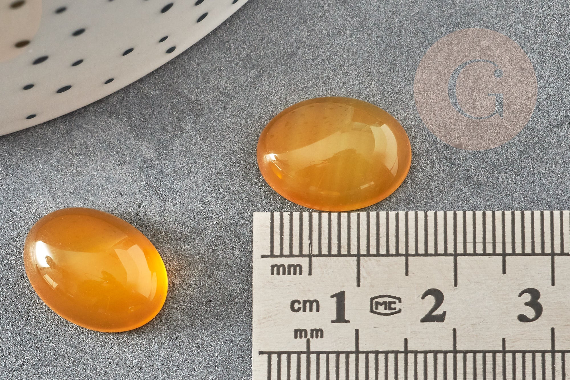 Cabochon ovale jade naturel jaune 16 x12mm, x1 (G2035)