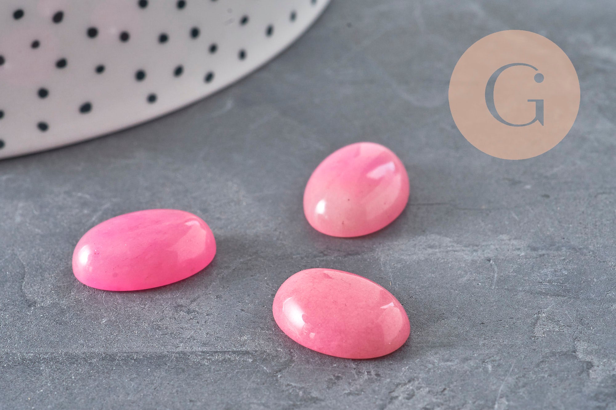 Natural pink tinted jade oval cabochon 18 x13mm, x1 (G2079)