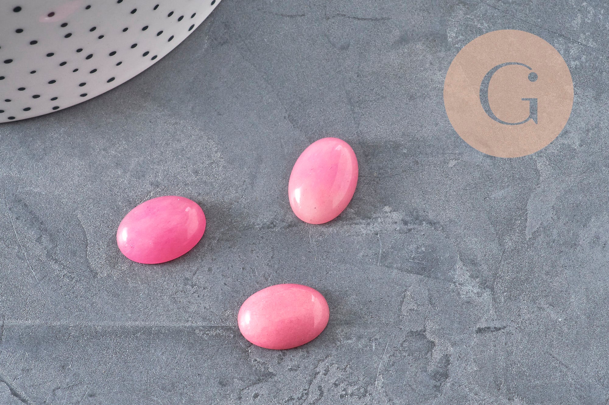 Natural pink tinted jade oval cabochon 18 x13mm, x1 (G2079)
