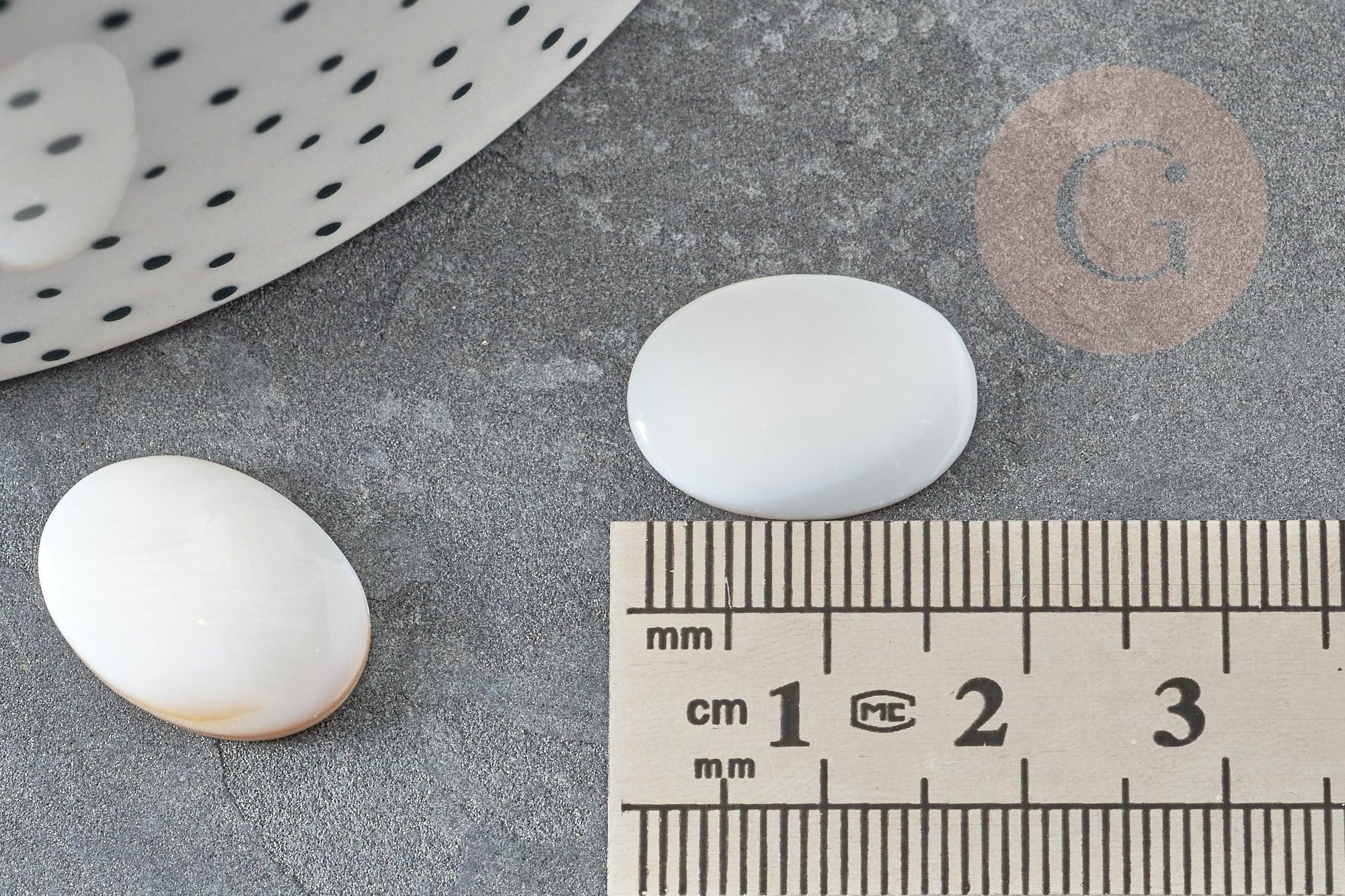 Cabochon ovale nacre blanche naturelle 16mm, x1 (G1964)