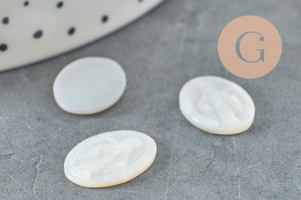 Cabochon ovale nacre blanche naturelle gravé Vierge Marie 16mm, x1 (G9624)