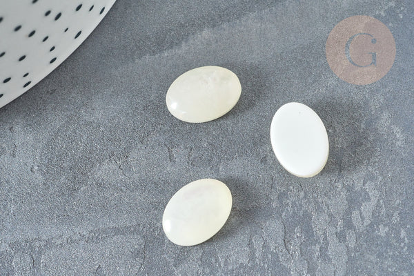 Cabochon ovale résine blanche 14x10x4mm, x1 (G7372)