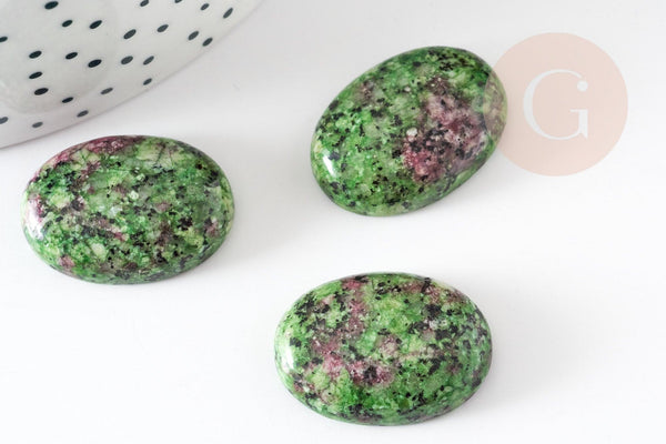 Cabochon ovale rubis zoisite naturelle 25mm, x1 (G2221)