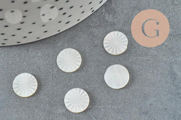 Cabochon rond gravé nacre blanche naturelle 10mm, x1 (G9628)