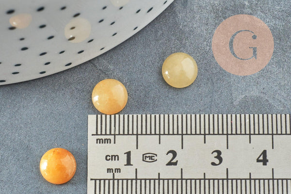 Cabochon rond jade naturel jaune 8mm, x1 (G1140)