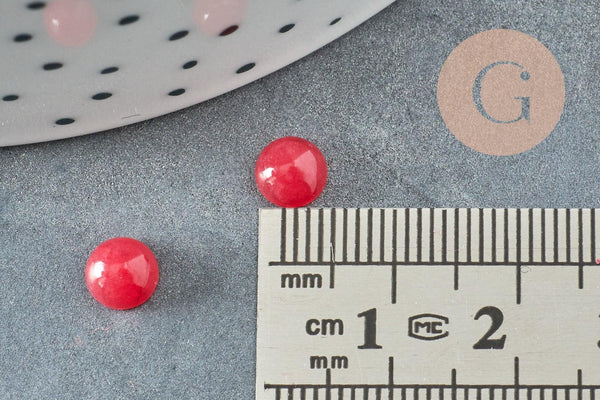 Cabochon rond jade naturel rouge foncé 6mm, x1 (G1430)