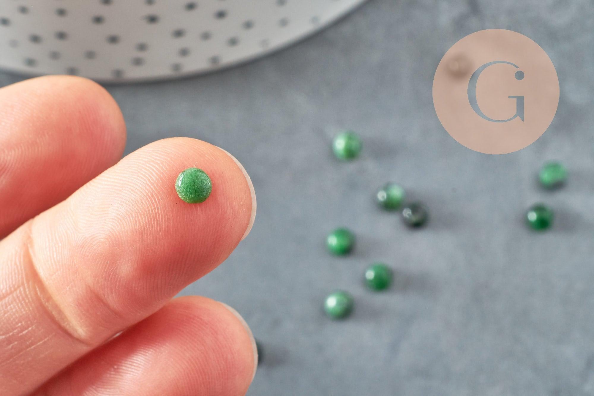 Cabochon rond rubis sur zoisite naturelle 4mm, x1 (G2781)