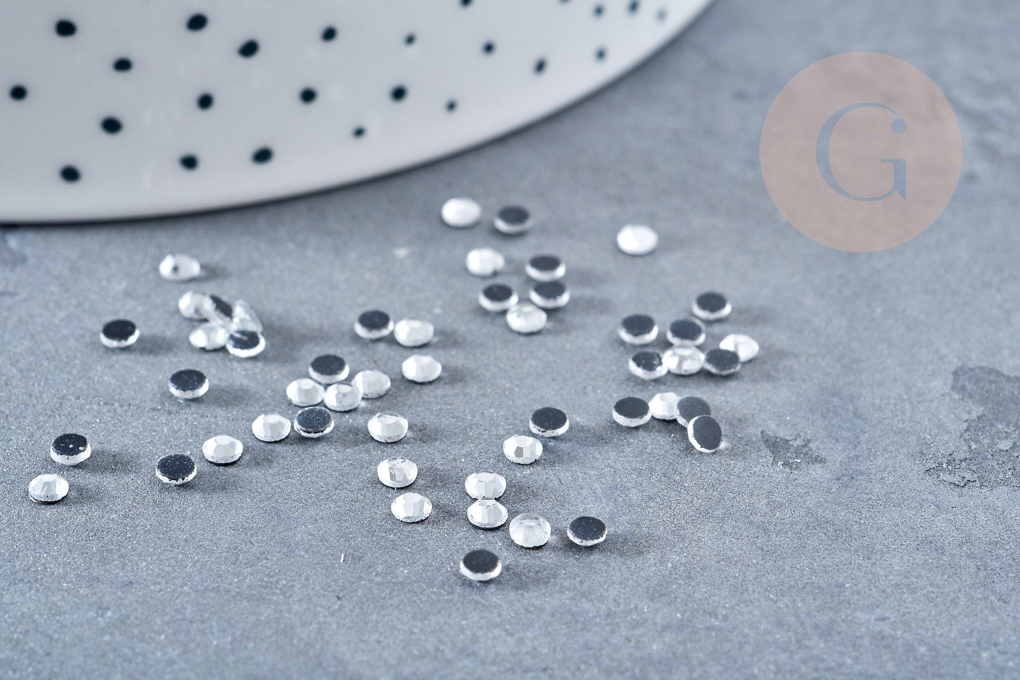 Cabochon rond strass cristaux transparent 2.7mm, x 1 gr (G8683)