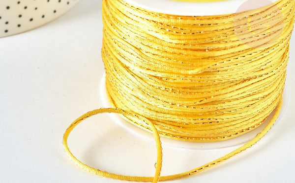 Cordon Jaune poussin fil doré métallisé en queue de nylon 1,5mm, cordon satiné création bijoux, x1 mètre G7469