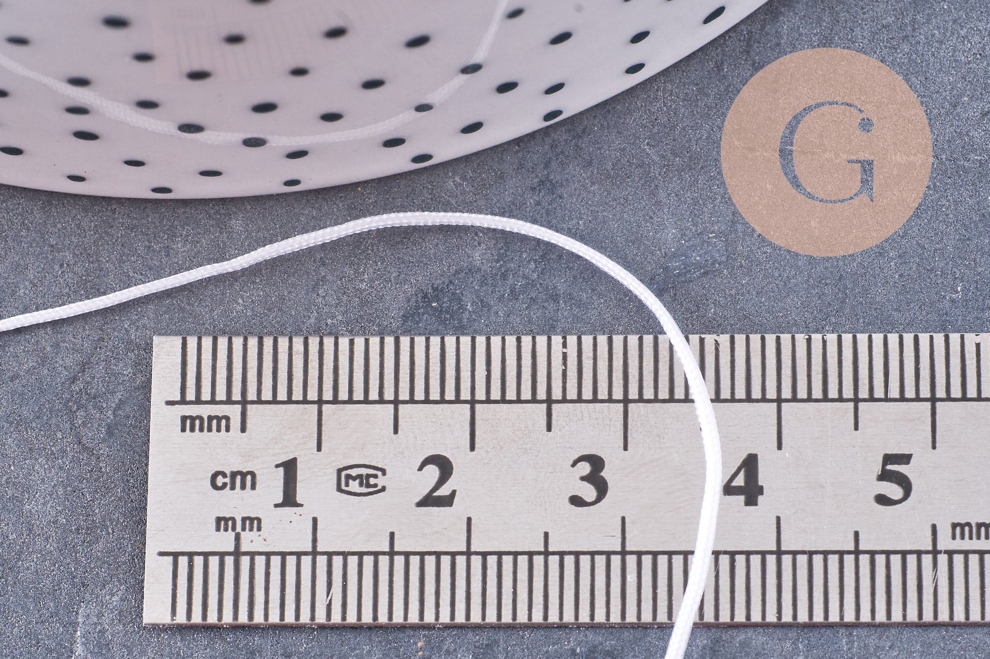 Cordon blanc tressé polyester 0.8mm, x1 mètre (G10671)