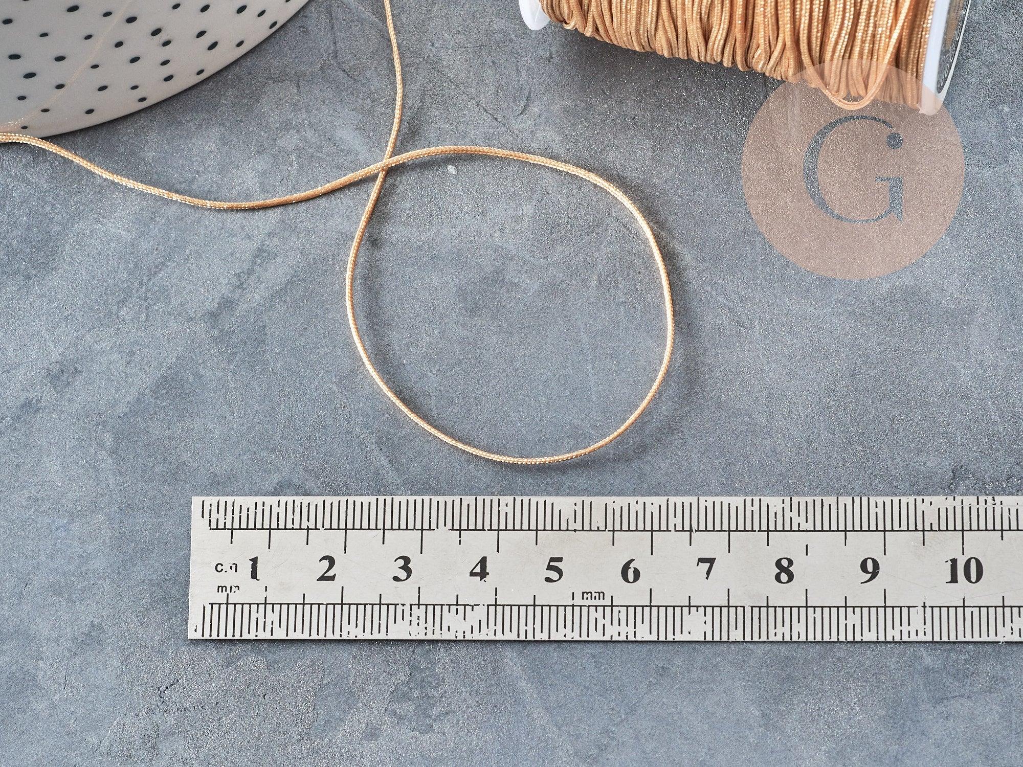 Cordon doré clair tressé polyester 0.8mm, x1 mètre (G5706)