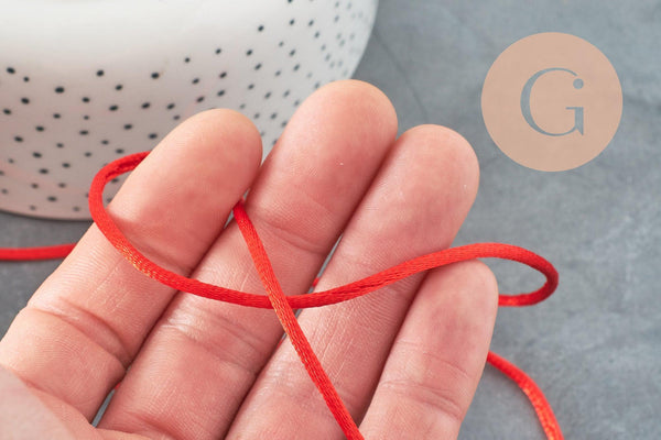 Cordon queue de rat satiné rouge 2mm, x 5mètres (G1379)