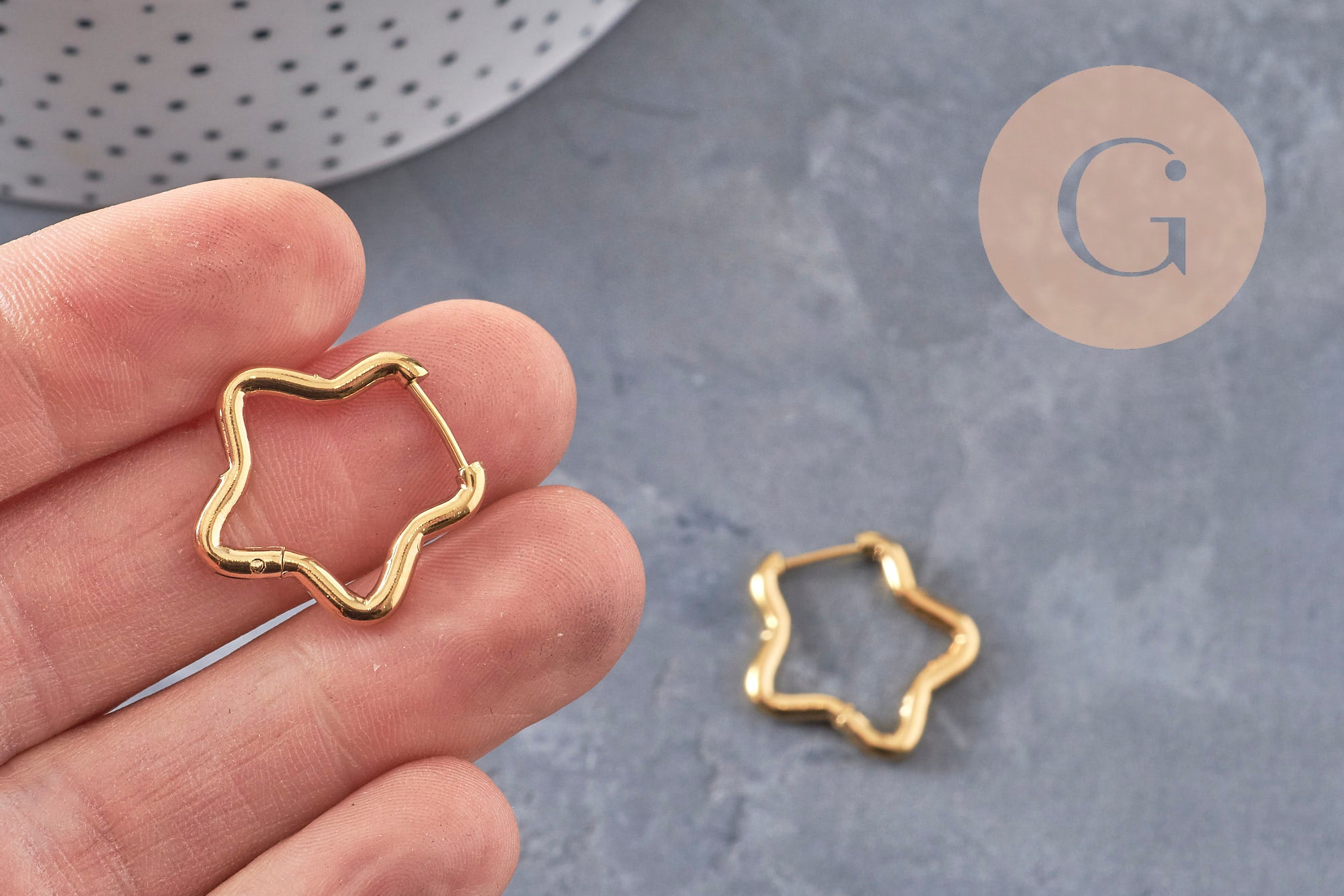 Créoles étoile acier 201 inoxydable doré 18K IP 23mm, la paire (G10966)